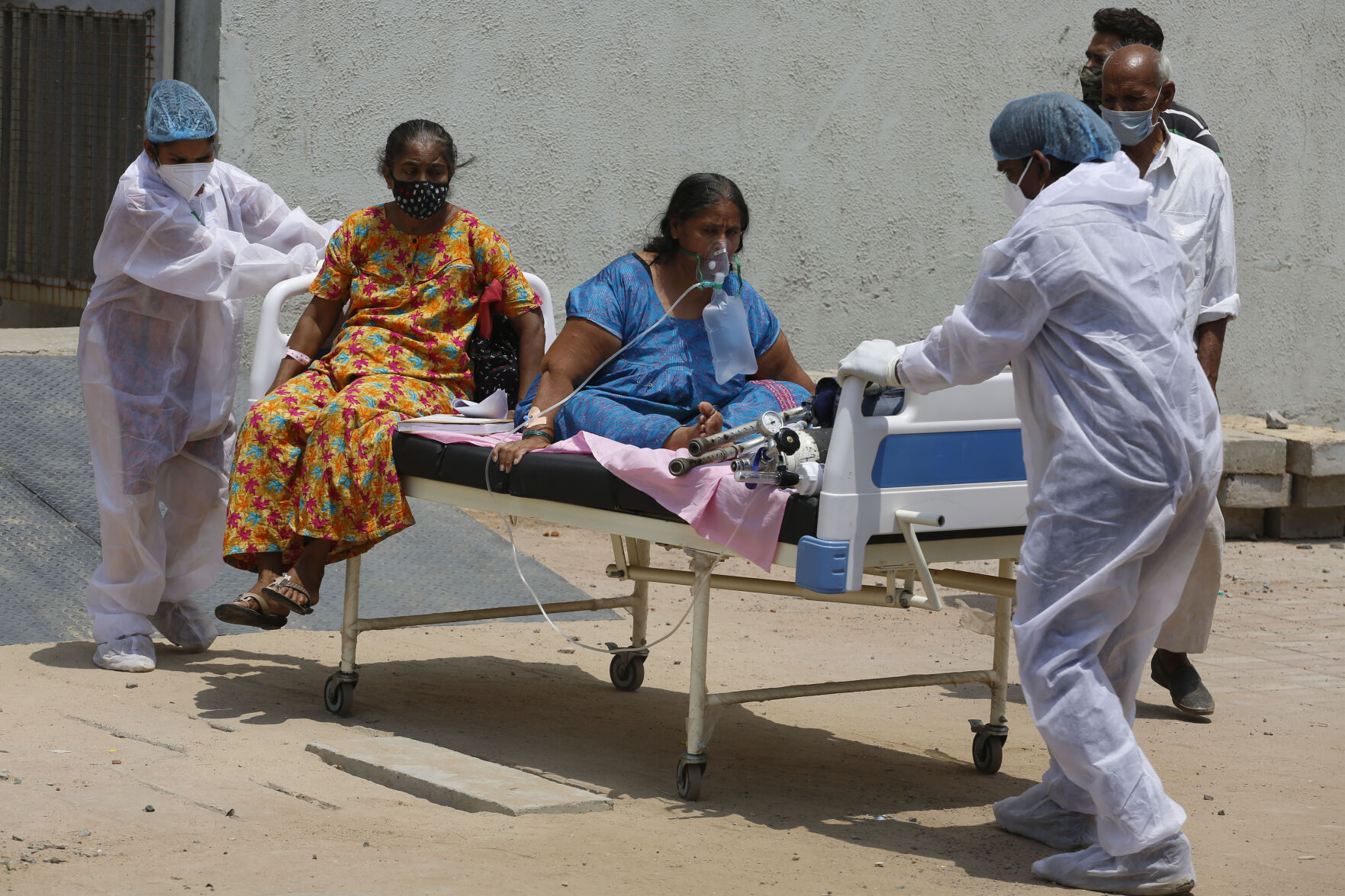 APTOPIX Virus Outbreak India Vaccines